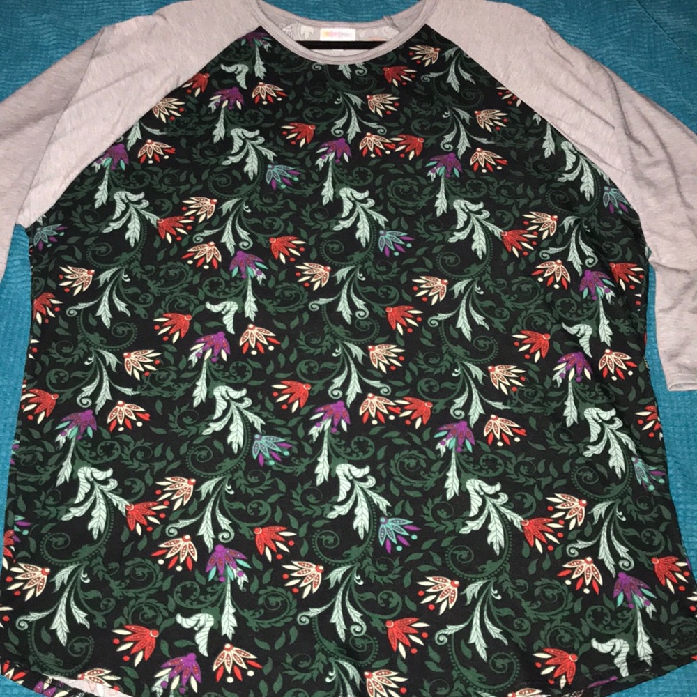 LulaRoe Randy tee